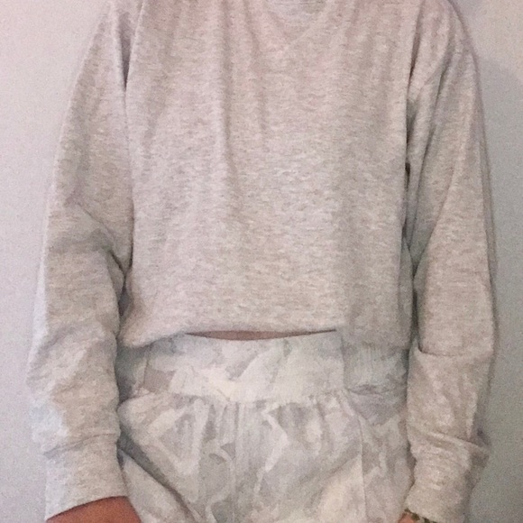 Gray pullover - Picture 2 of 3